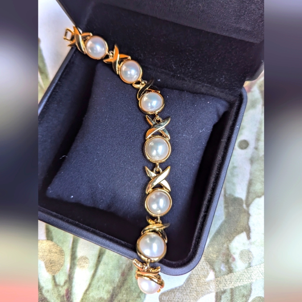 XO Vintage‎ Faux Pearl Bracelet - Picture 2 of 6